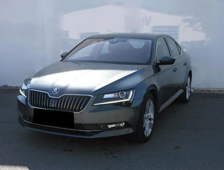 Skoda Superb 2.0TDI Image 1